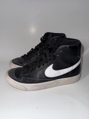 Nike Blazer Mid '77 Vintage sneakers black and white youth size 4